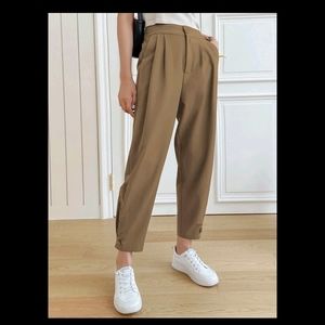 DAZY Solid Plicated Slant Pocket Cropped Pants